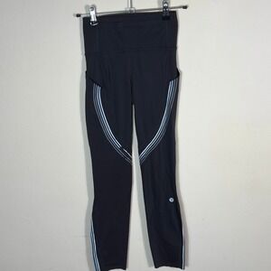 Lululemon Fast and Free Size 2 HR‎ Crop 24 Black Blue Stripe Leggings Womens